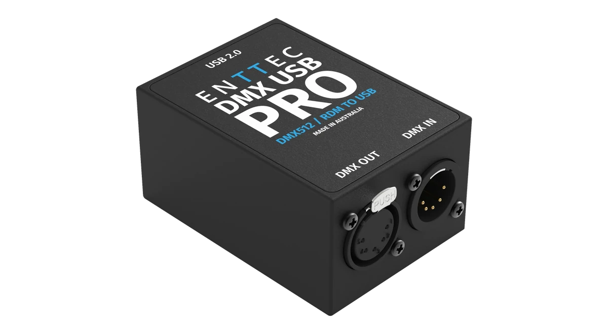 以四分之三视角拍摄的 DMX USB Pro，顶盖印有 USB 2.0、ENTTEC DMX USB PRO、DMX512 / RDM TO USB 和 MADE IN AUSTRALIA，端面板上有一个带银色 PUSH 卡扣的 DMX OUT XLR 母头和一个 DMX IN XLR 公头。