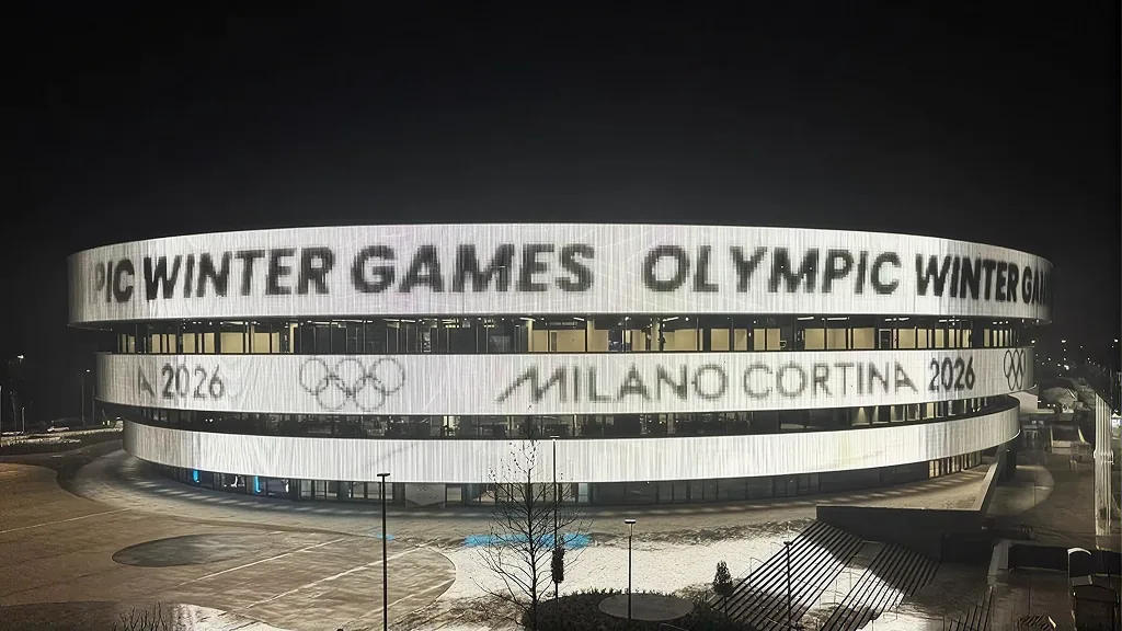 Monochrome graphics running across all three rings